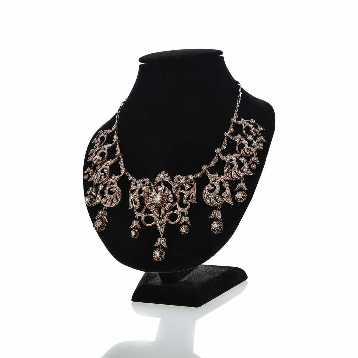 Collana floreale in oro a basso titolo e diamanti
