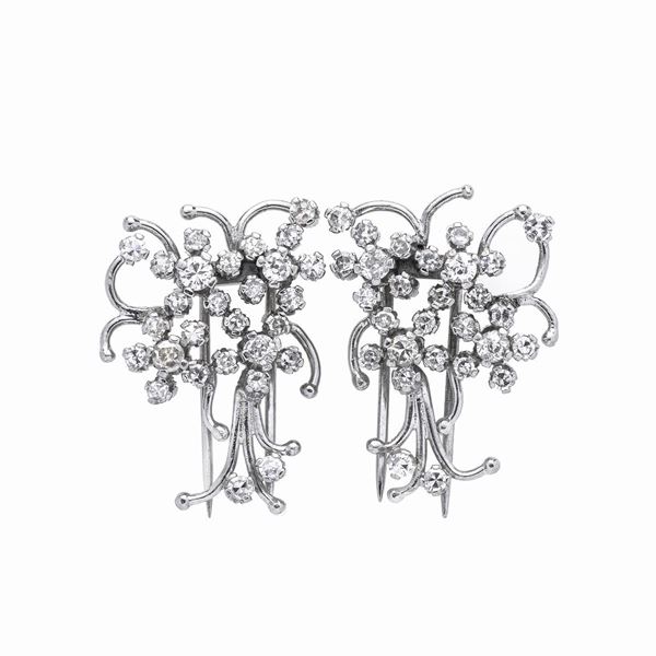 Two clips in platinum and diamonds