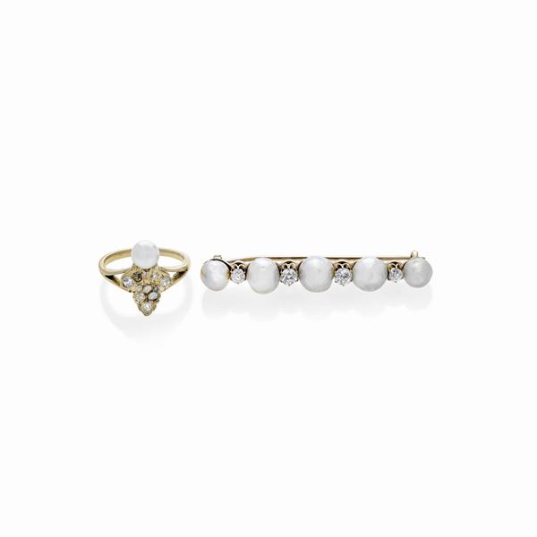 Brooch and ring in yellow gold, diamonds and pearls