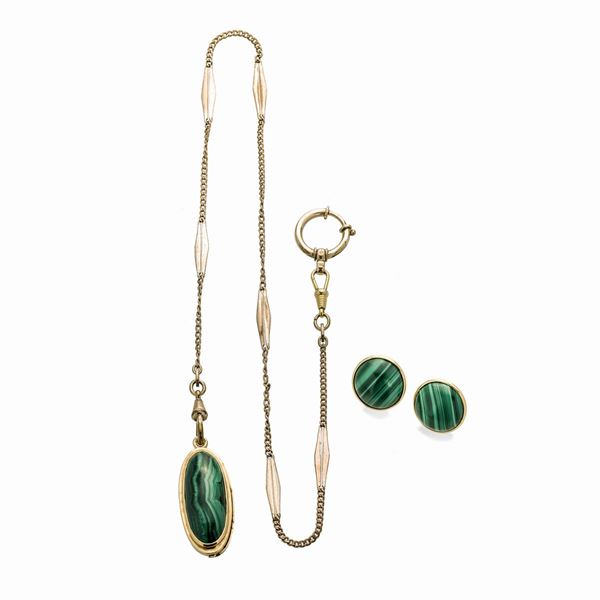 Pair of earrings and a pendant in yellow gold and malachite and a watch chain in low title rose gold