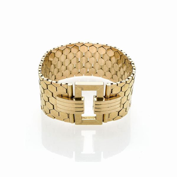 Wide band bracelet in yellow gold