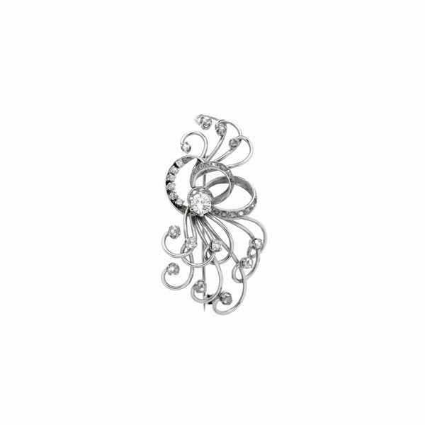 Floral brooch in white gold and diamonds