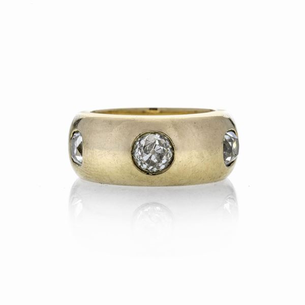 Wedding band in ellow gold and diamonds