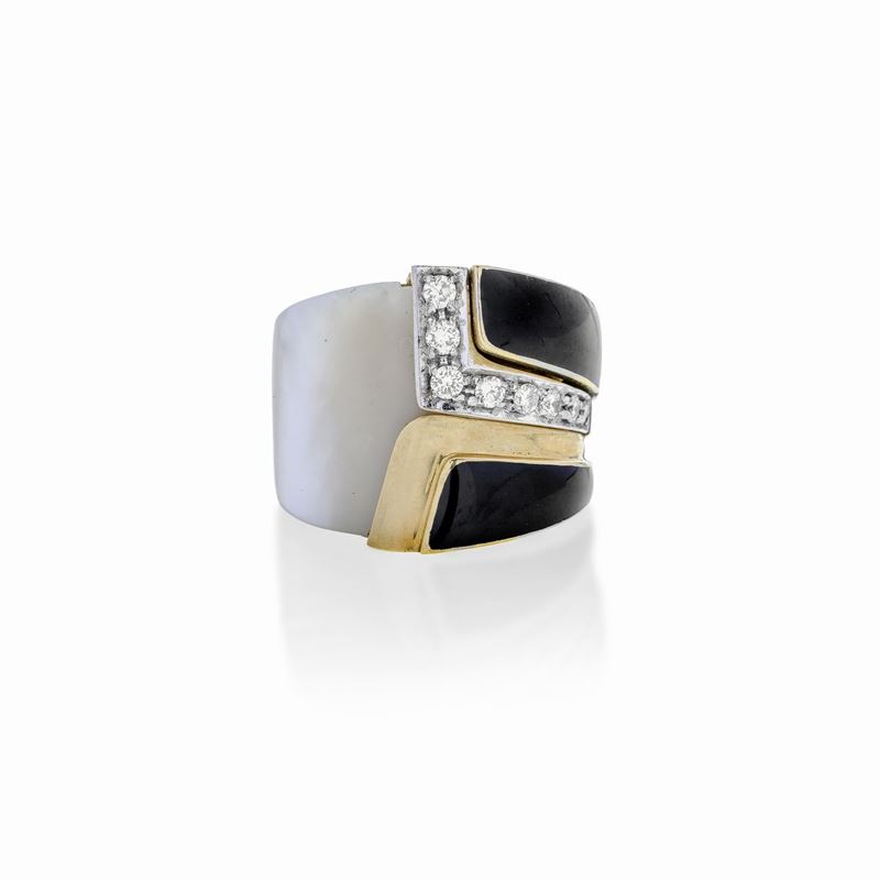 Anello a Fascia in Oro Giallo, Oro Bianco Madreperla, Diamante e Smalto Nero