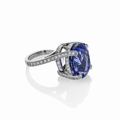 Importante Anello in Oro Bianco, Diamanti e Tanzanite