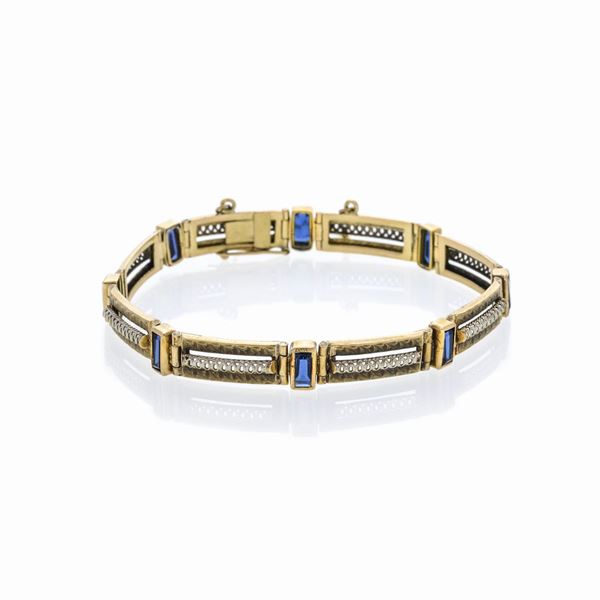 Braccialetto in oro giallo, oro bianco e pietre blu  (Anni Quaranta)  - Asta Asta di  Gioielli Antichi, Moderni e Orologi da Polso - Curio - Casa d'aste in Firenze