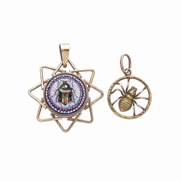 Pendant in 14 kt gold and scarab and another with spider in yellow gold  (Fifties)  - Auction Auction of antique and modern Jewelry and Wristwatches - Curio - Casa d'aste in Firenze