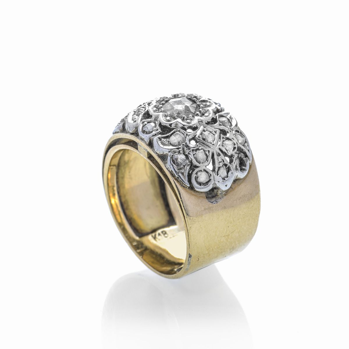 Anello a fascia in oro giallo, oro bianco e diamanti