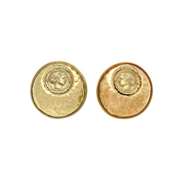 Paio di grandi orecchini in oro giallo con monete