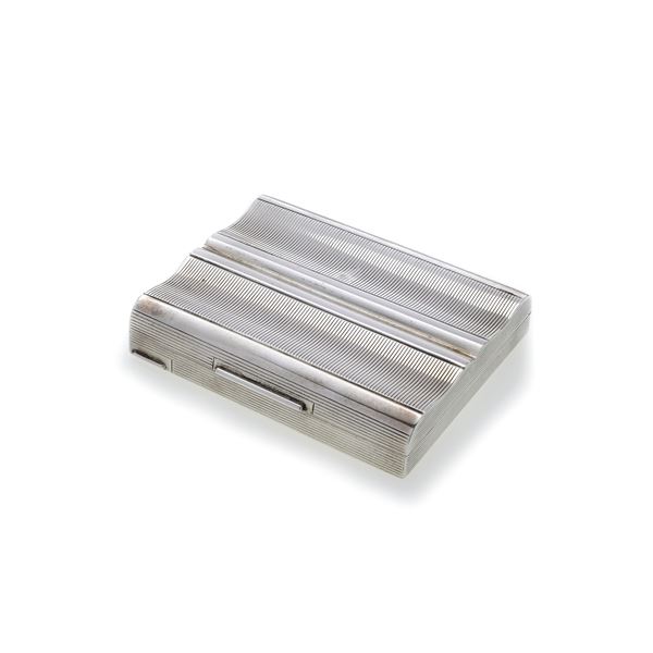 Sterling silver make-up box with engraved and shaped front
