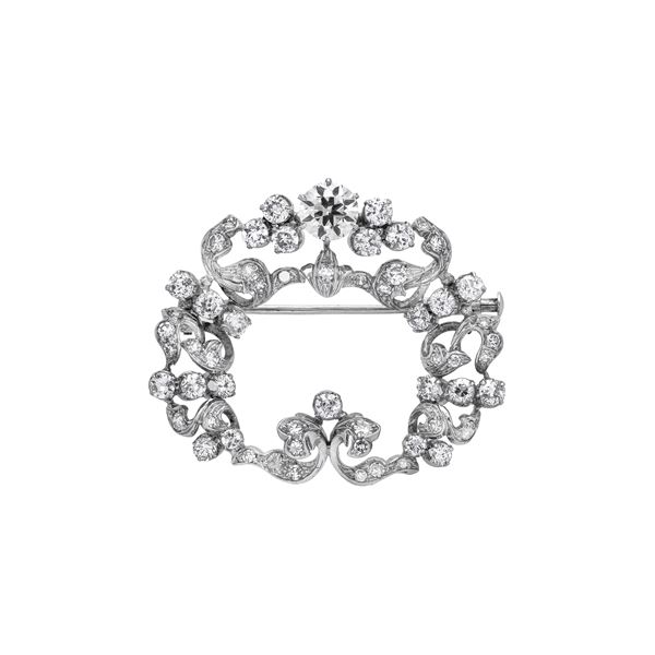 Garland brooch in white gold and diamonds