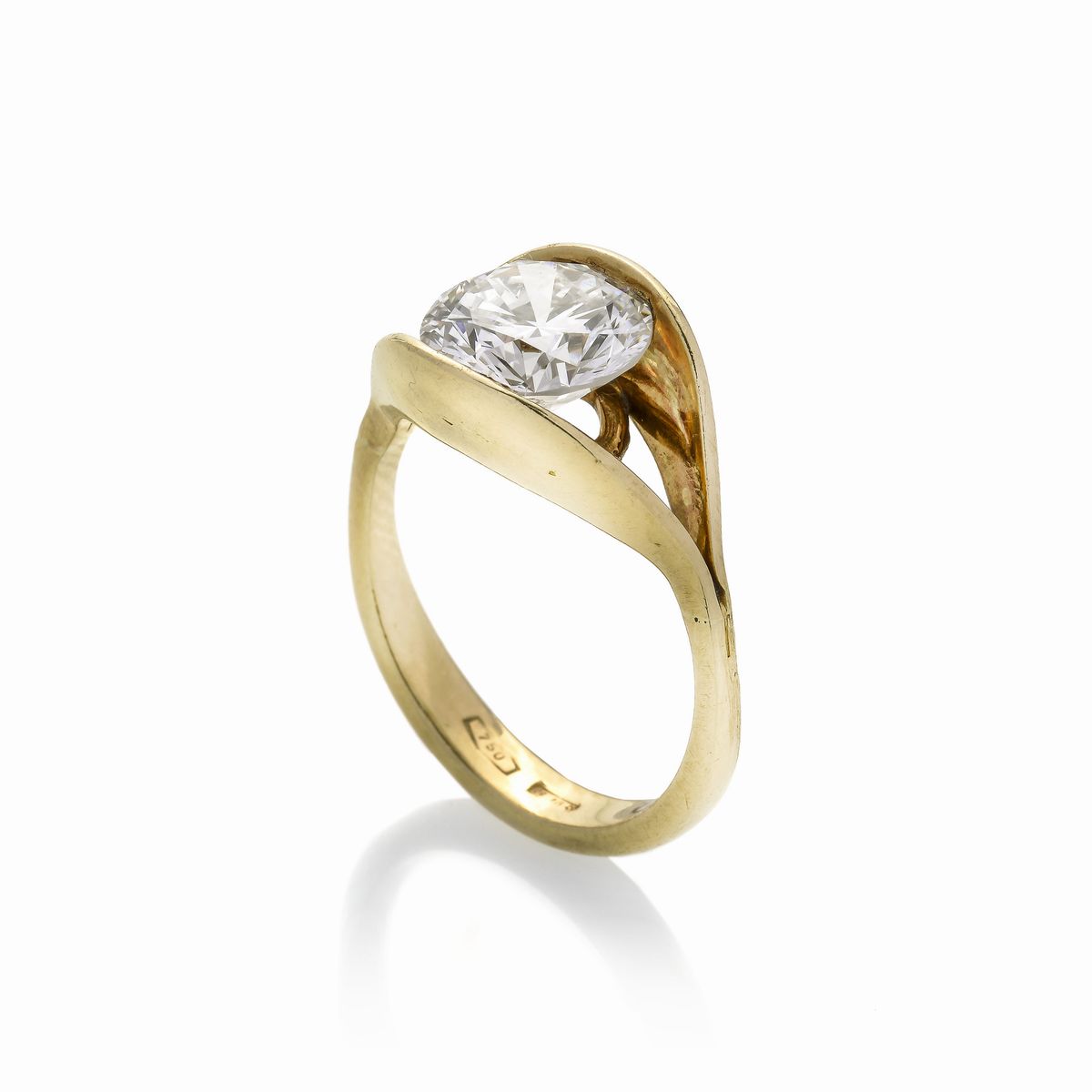 Anello solitario in oro giallo e diamante