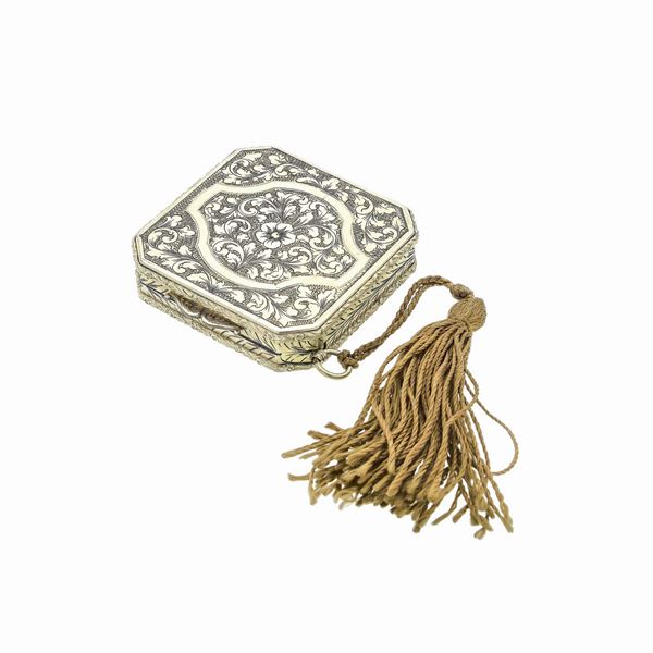 Octagonal powder box in gold filled