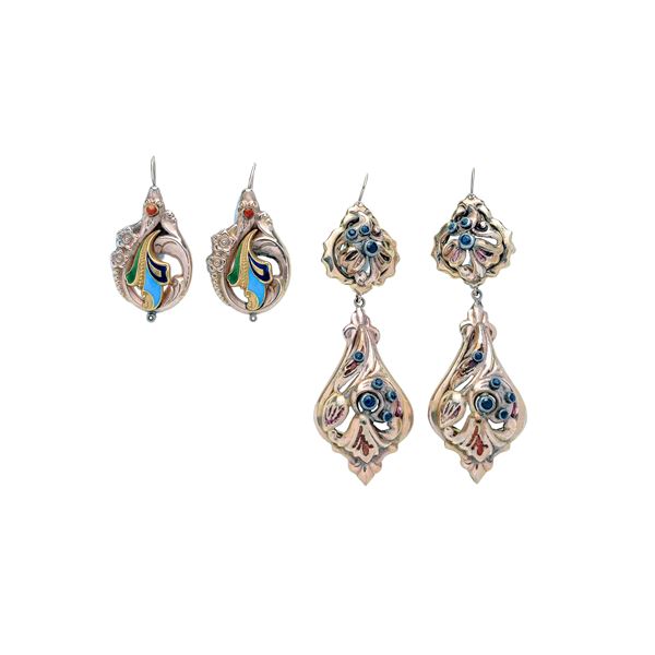Two Pairs of 9 kt gold dangle earrings, colored enamels and sapphires