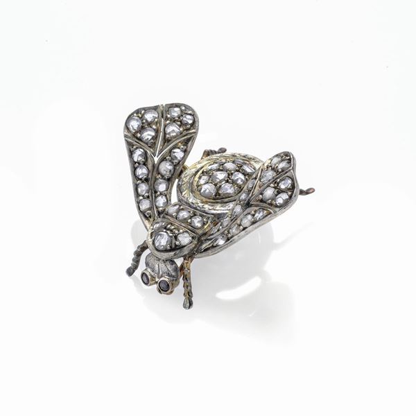 Spilla mosca in oro a basso titolo, argento e diamanti  (Anni Cinquanta)  - Asta Asta di  Gioielli Antichi, Moderni e Orologi da Polso - Curio - Casa d'aste in Firenze