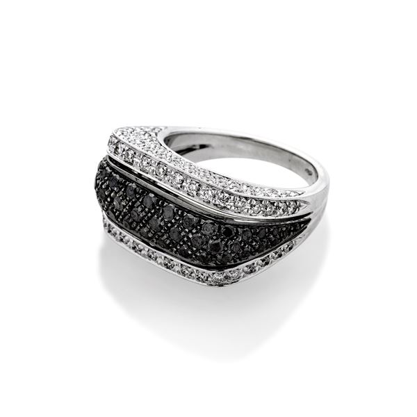 Ring in white gold, black diamonds and diamonds