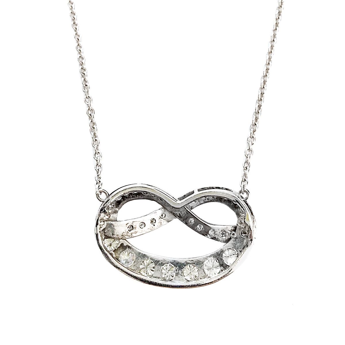 Girocollo nodo d'amore in oro bianco e diamanti