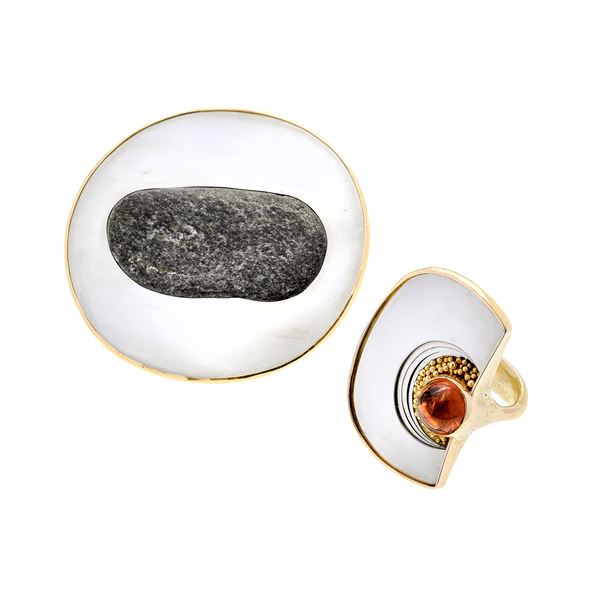 Brooch and ring in yellow oor, white gold and amber, Atelier Reister