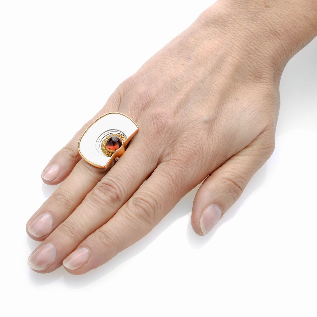 Spilla e anello in oro giallo, oro bianco e ambra, Atelier Reister