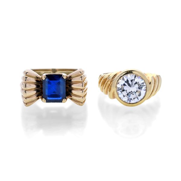 Bridge ring and torchon ring in yellow gold, sapphire and synthetic stone