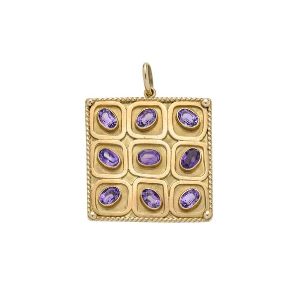 Large square pendant in yellow gold and amethyst