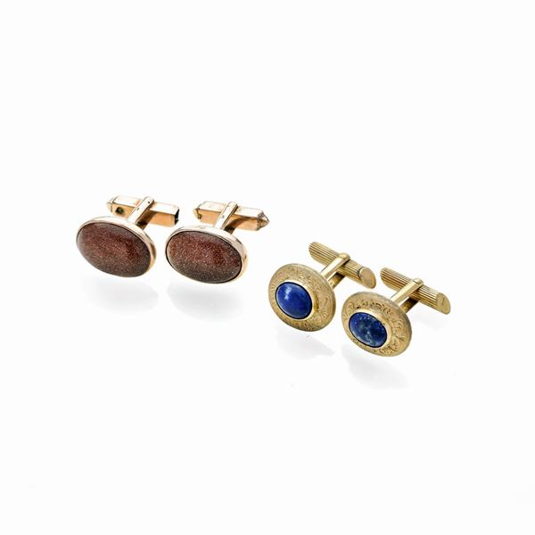 Pair of cufflinks in yellow gold and lapis lazuli and another pair in gold  low title and aventurina