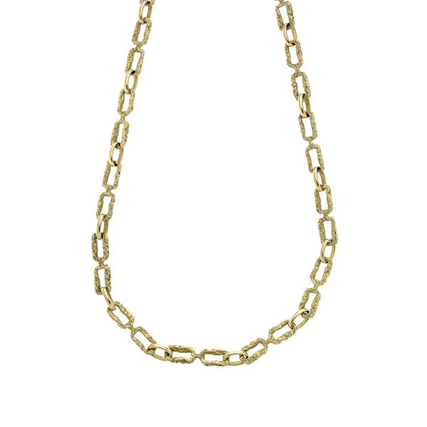 Long chain in yellow gold
