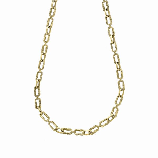 Lunga collana in oro giallo