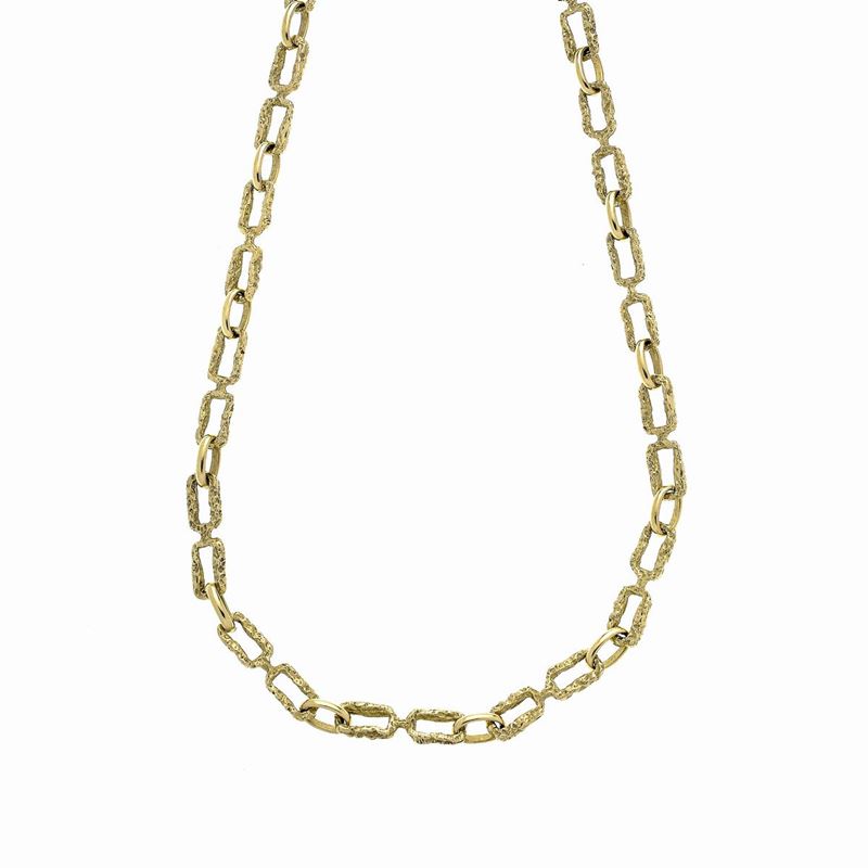 Lunga collana in oro giallo