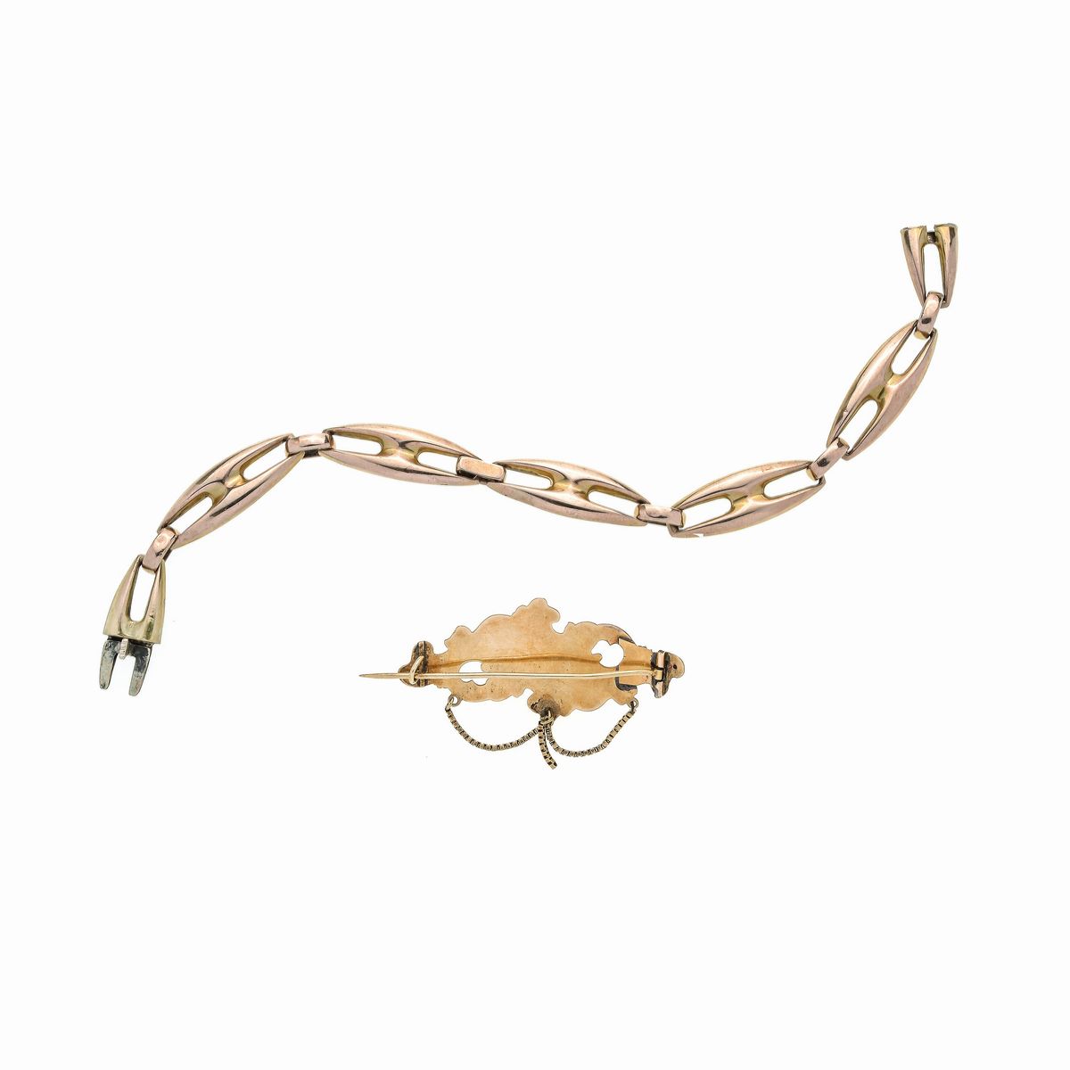 Bracciale a maglie e spilla in oro a basso titolo e corallo rosso