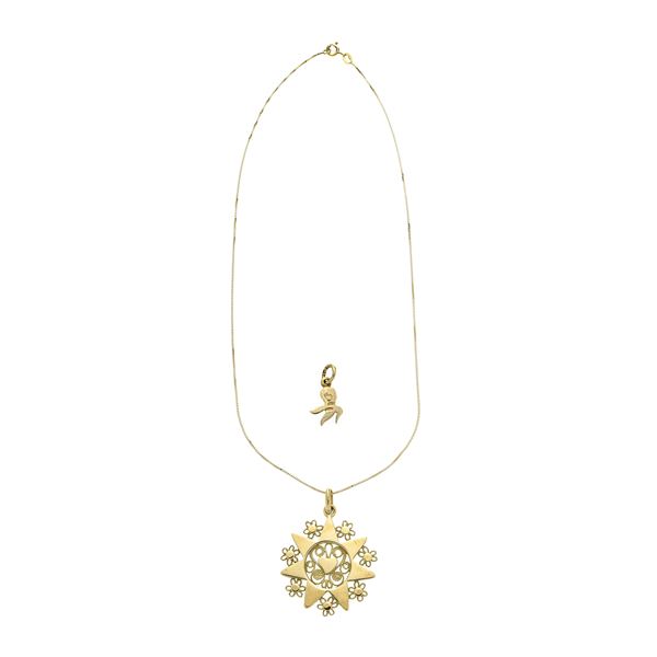 Chain with star pendant and a Dodo pendant in yellow gold