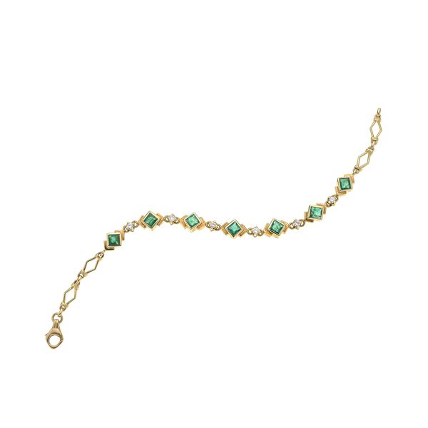 Bracelet in yellow gold, diamonds and emeralds
