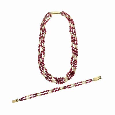 Collana e Bracciale in Oro Giallo, Perle e Rubini e Radici di Rubino