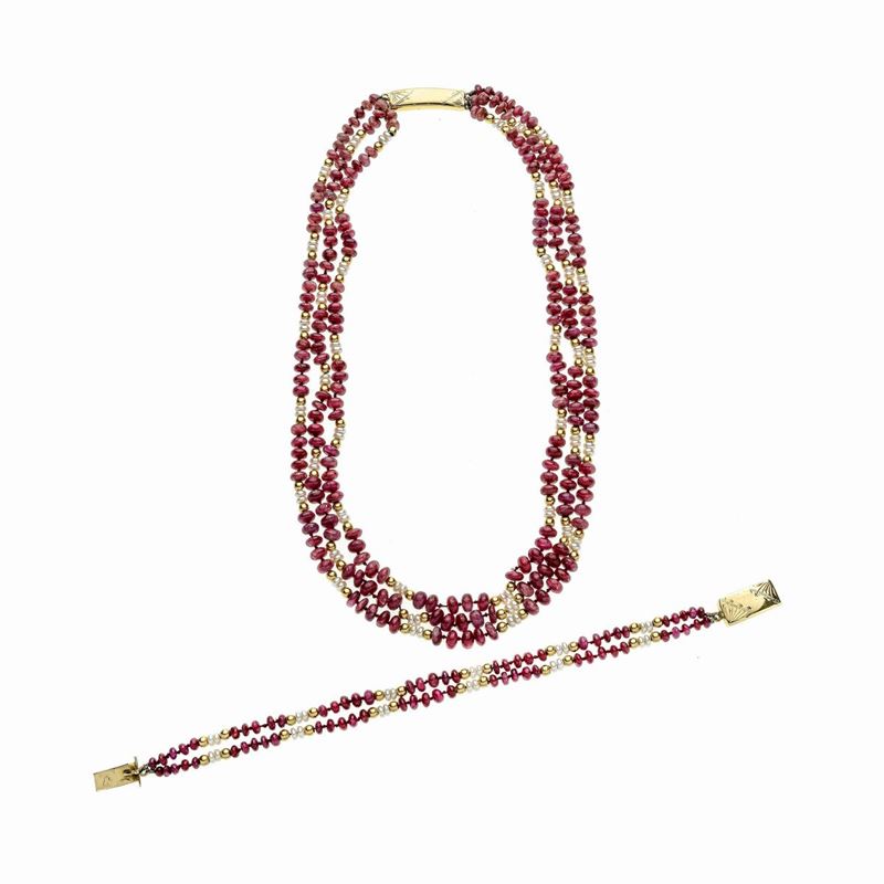 Collana e Bracciale in Oro Giallo, Perle e Rubini e Radici di Rubino
