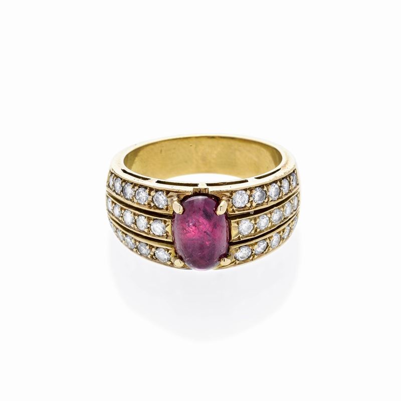 Anello a fascia in oro giallo, diamanti e rubino