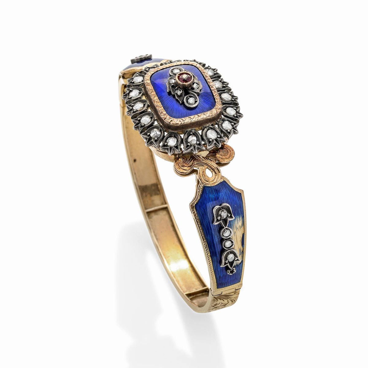 Bracciale rigido in oro giallo, argento, smalto blu, diamanti e rubini