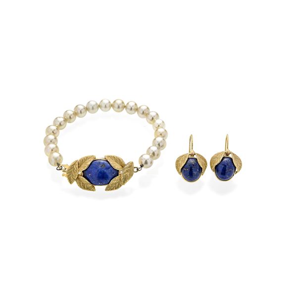 Pair of earrings and bracelet in pearls, yellow gold and lapis lazuli  (Sixties)  - Auction Auction of Jewellery, Precious Stones and Wristwatches - Curio - Casa d'aste in Firenze