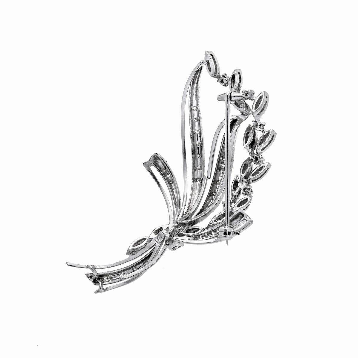 Spilla floreale in oro bianco e diamanti