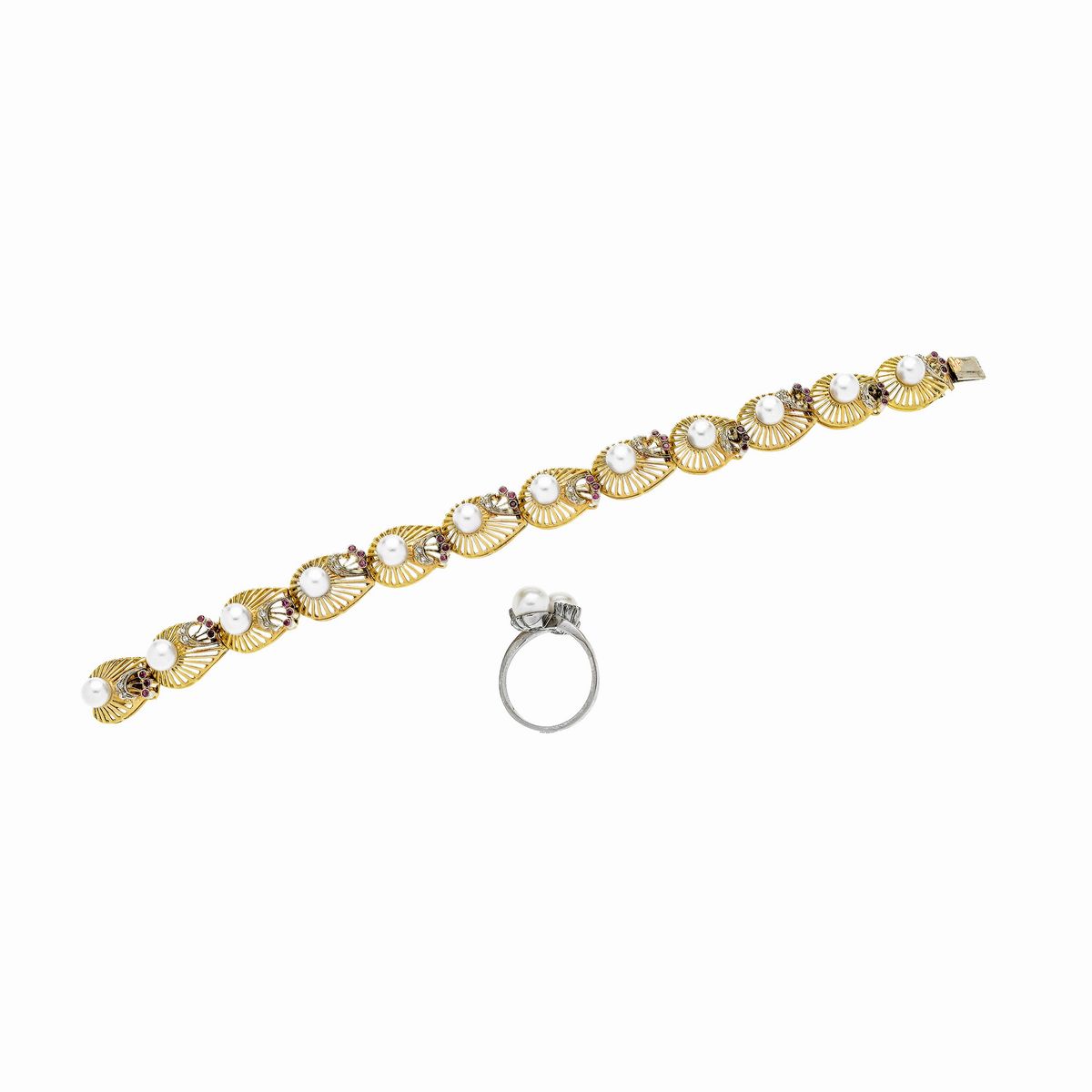 Bracciale e anello in oro giallo, oro bianco, perle e pietre rosse