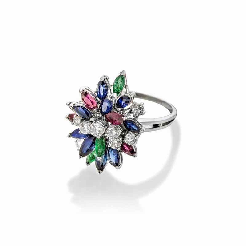 Anello in oro bianco, diamanti, rubini, zaffiri e smeraldi