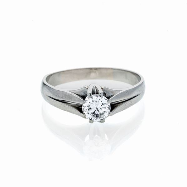 Anello solitario in oro bianco e diamante