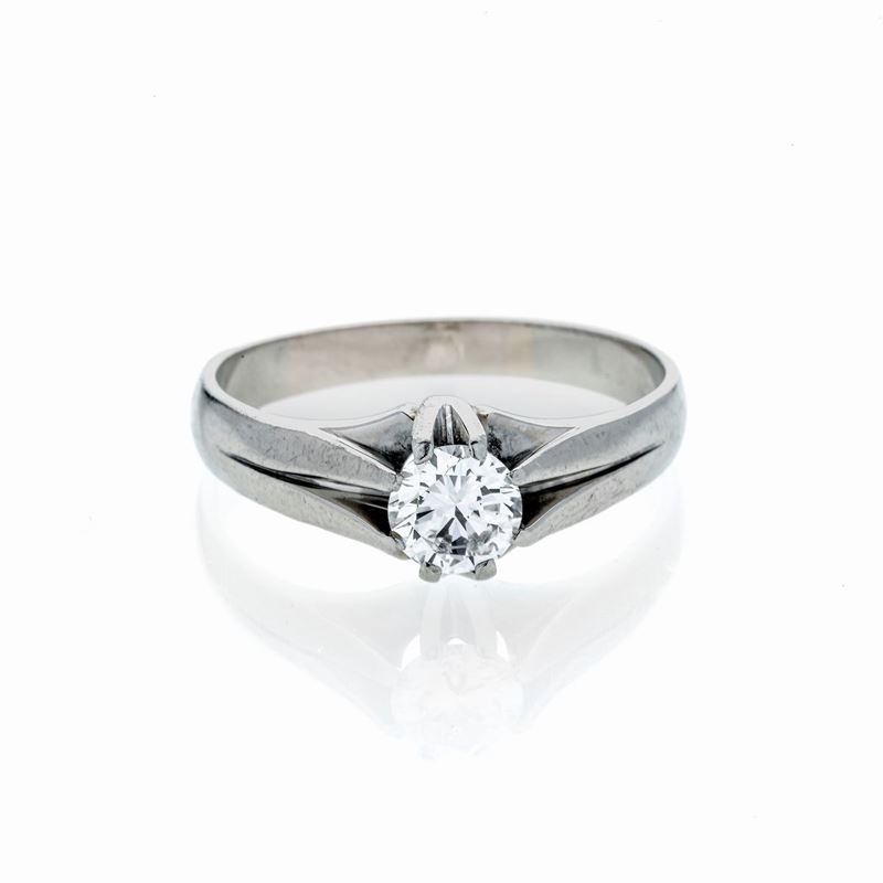 Anello solitario in oro bianco e diamante