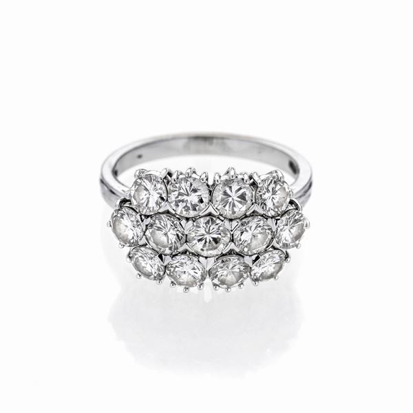 Ring in white gold and diamonds