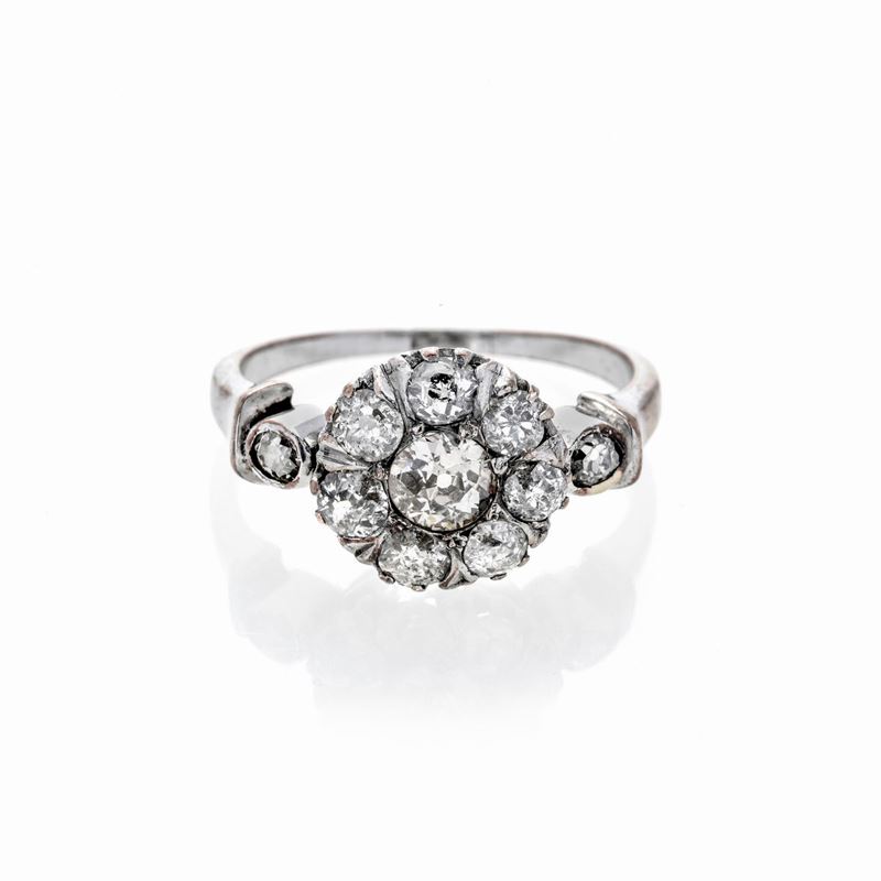 Anello a margherita in oro bianco e diamanti