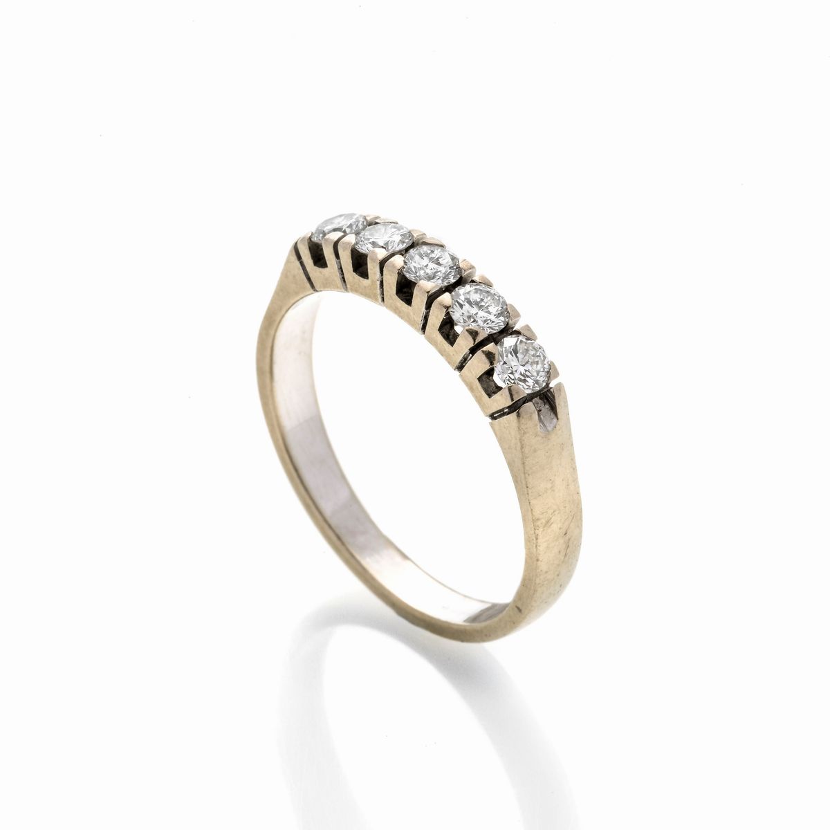 Anello veretta in oro bianco e diamanti