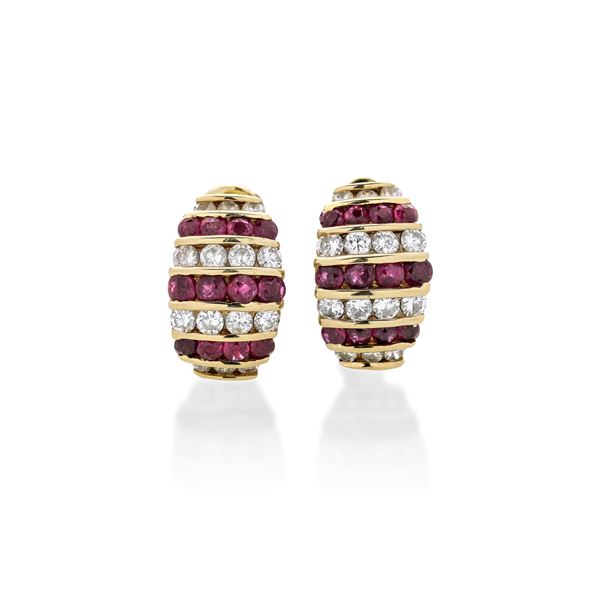 Pair of small earrings in yellow gold, diamonds and rubies