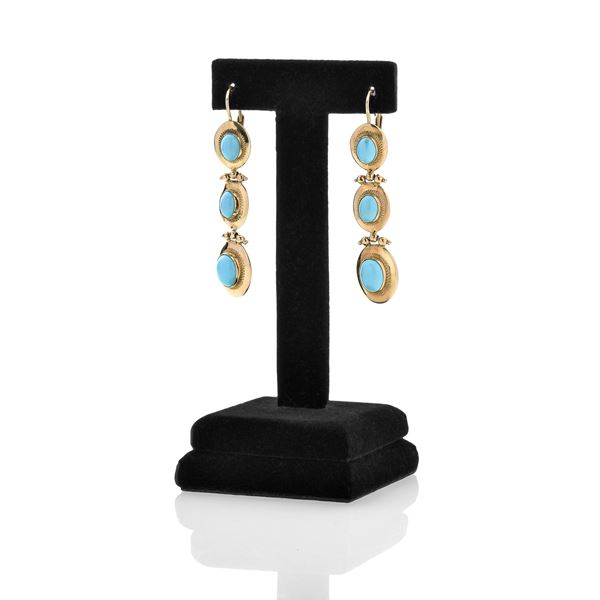 Pair of pendant earrings in yellow gold and turquoise paste