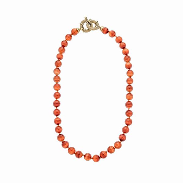Collana in oro giallo e corniola