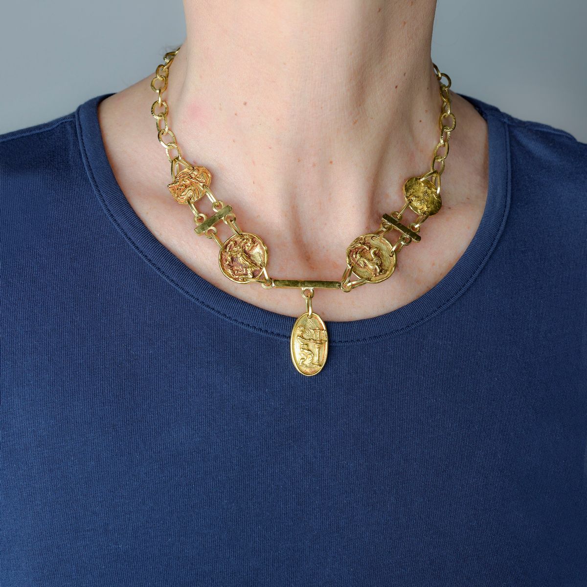Collana in oro giallo con segni zodiacali, firmata Germano