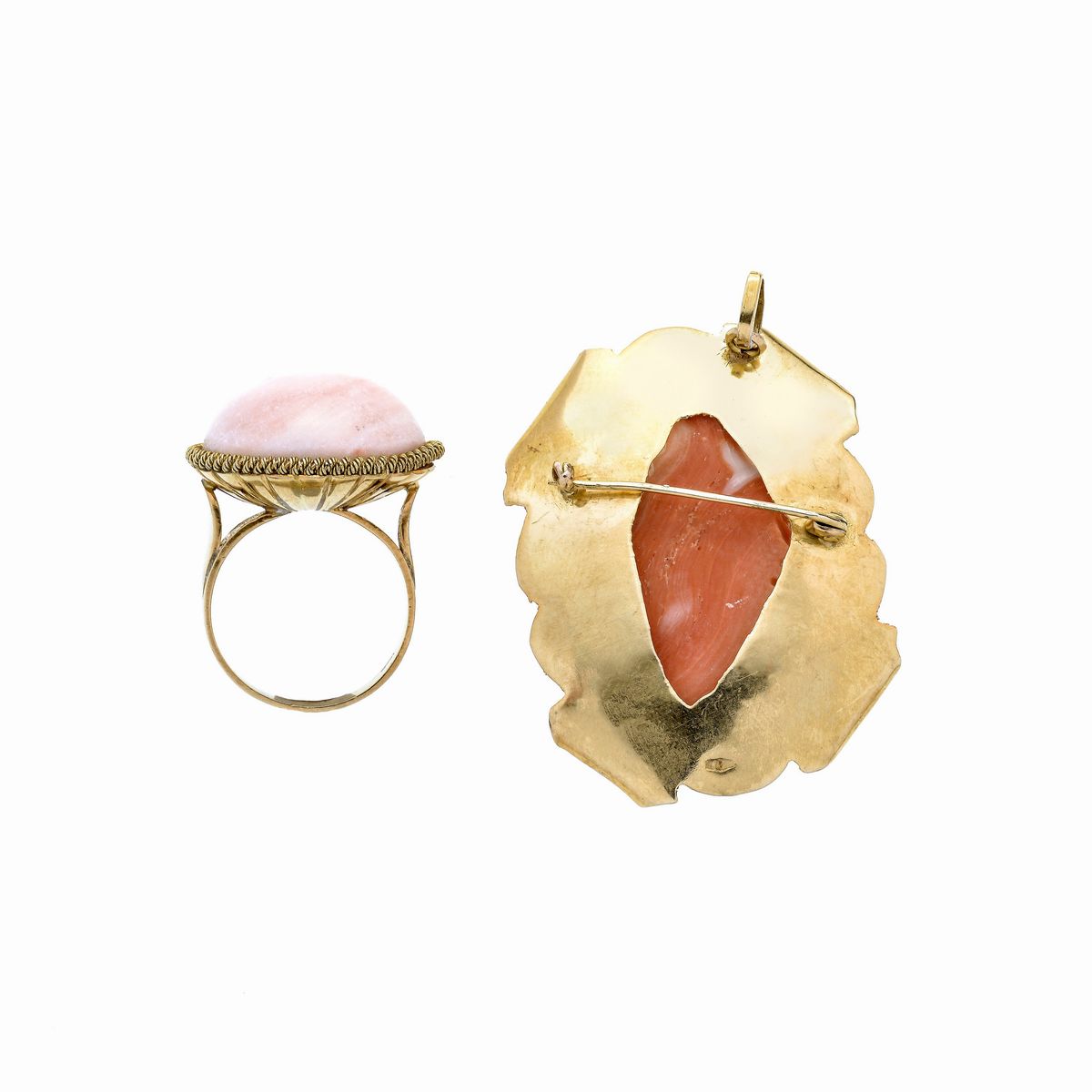 Spilla pendente e anello in oro giallo e corallo rosa